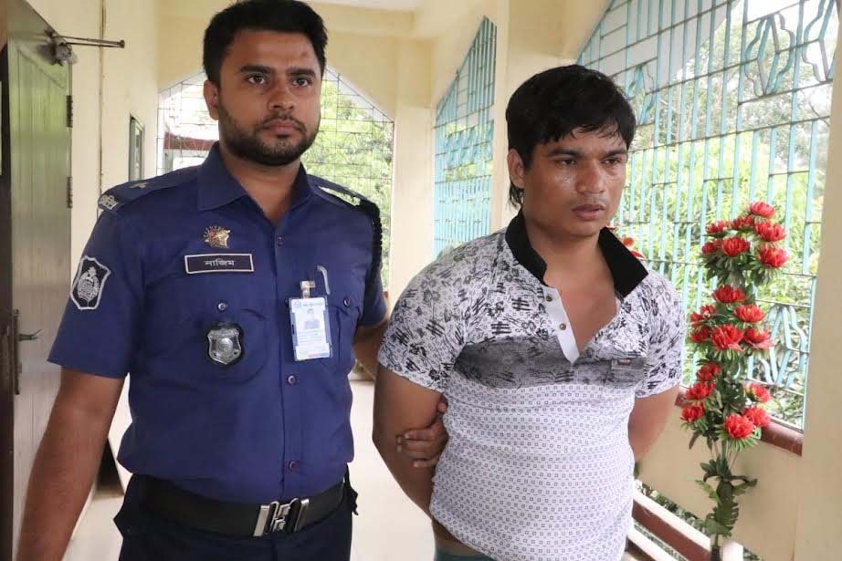 নোয়াখালীতে স্কুলছাত্রী অদিতার খুণি কোচিং শিক্ষক রনি